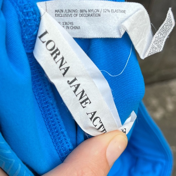 Geometric Pattern Lorna Jane Active Shorts - Picture 2 of 6